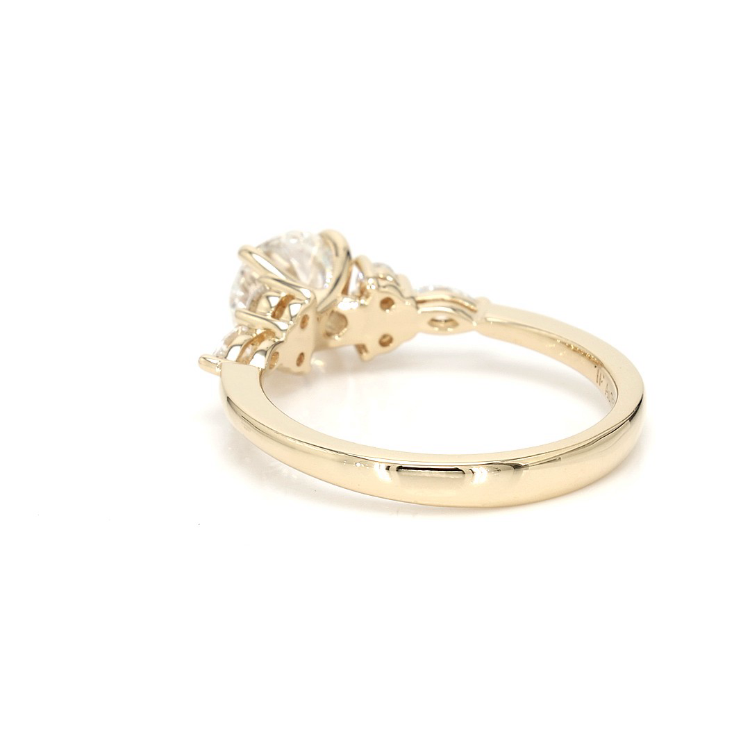 18K 1.09ct Round Shaped Noelle Ring Yellow Frame 15