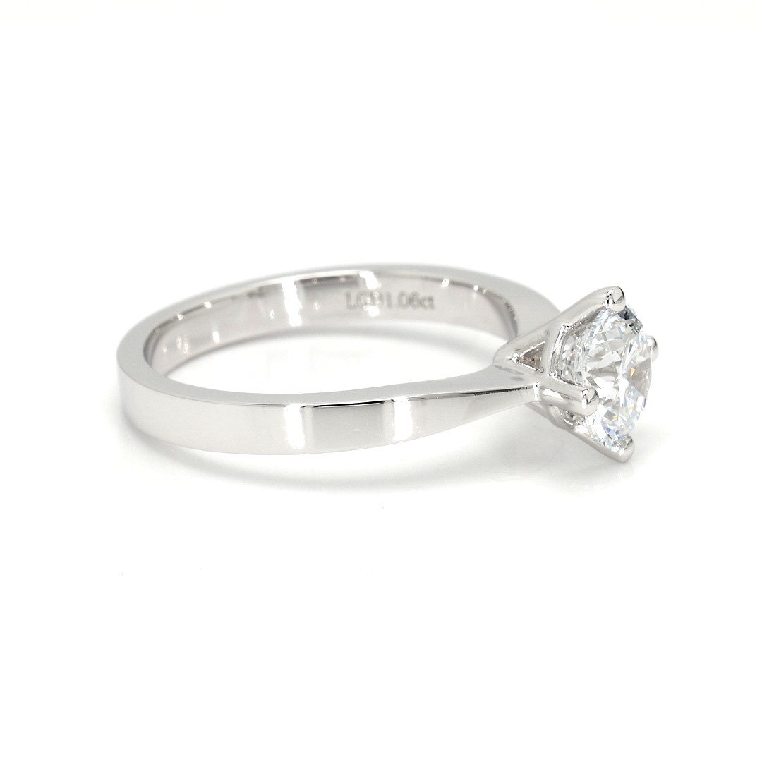 18K 1.06ct Round  Shaped Miel Ring White Frame 19