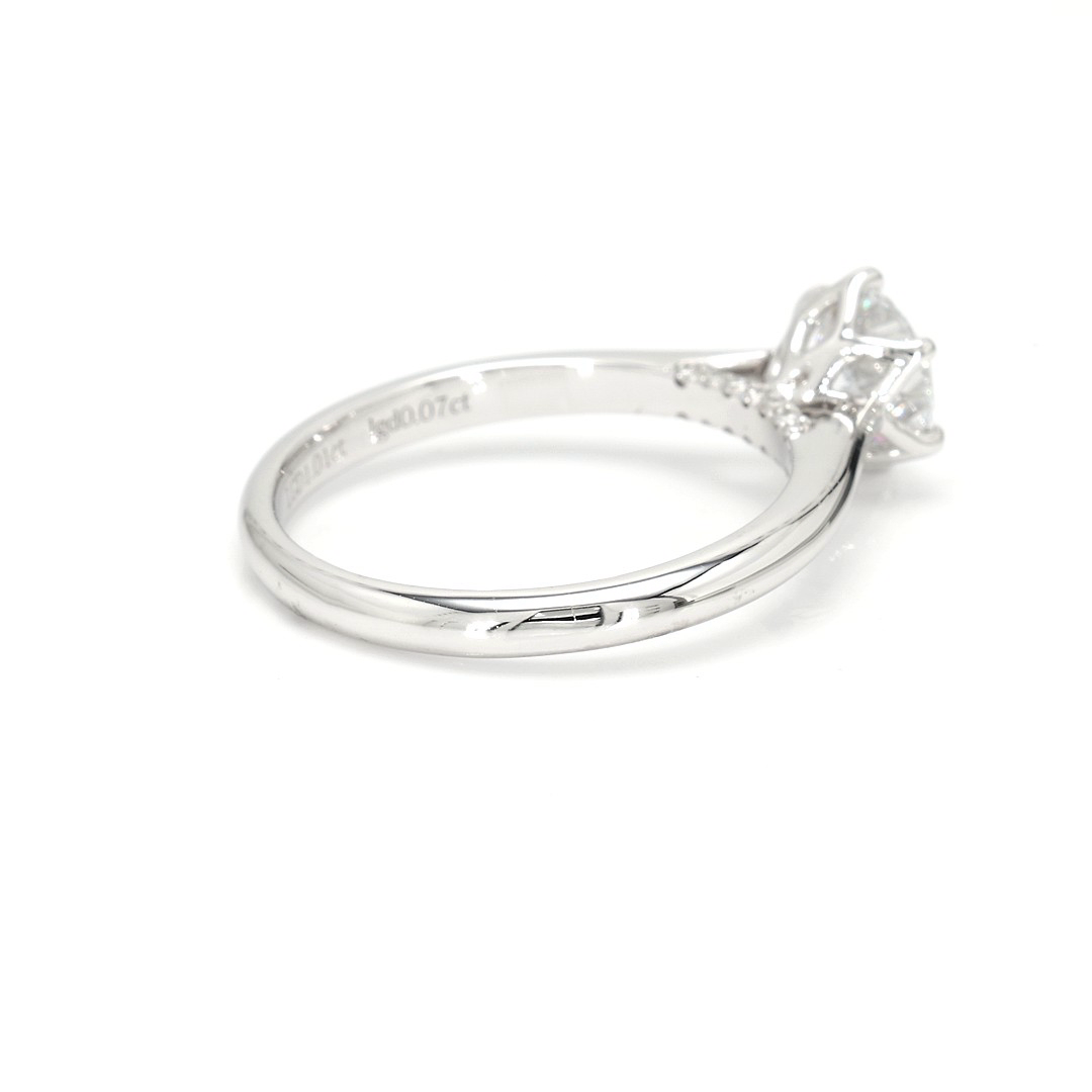 18K 1.01ct Round  Shaped Audrey Ring White Frame 7
