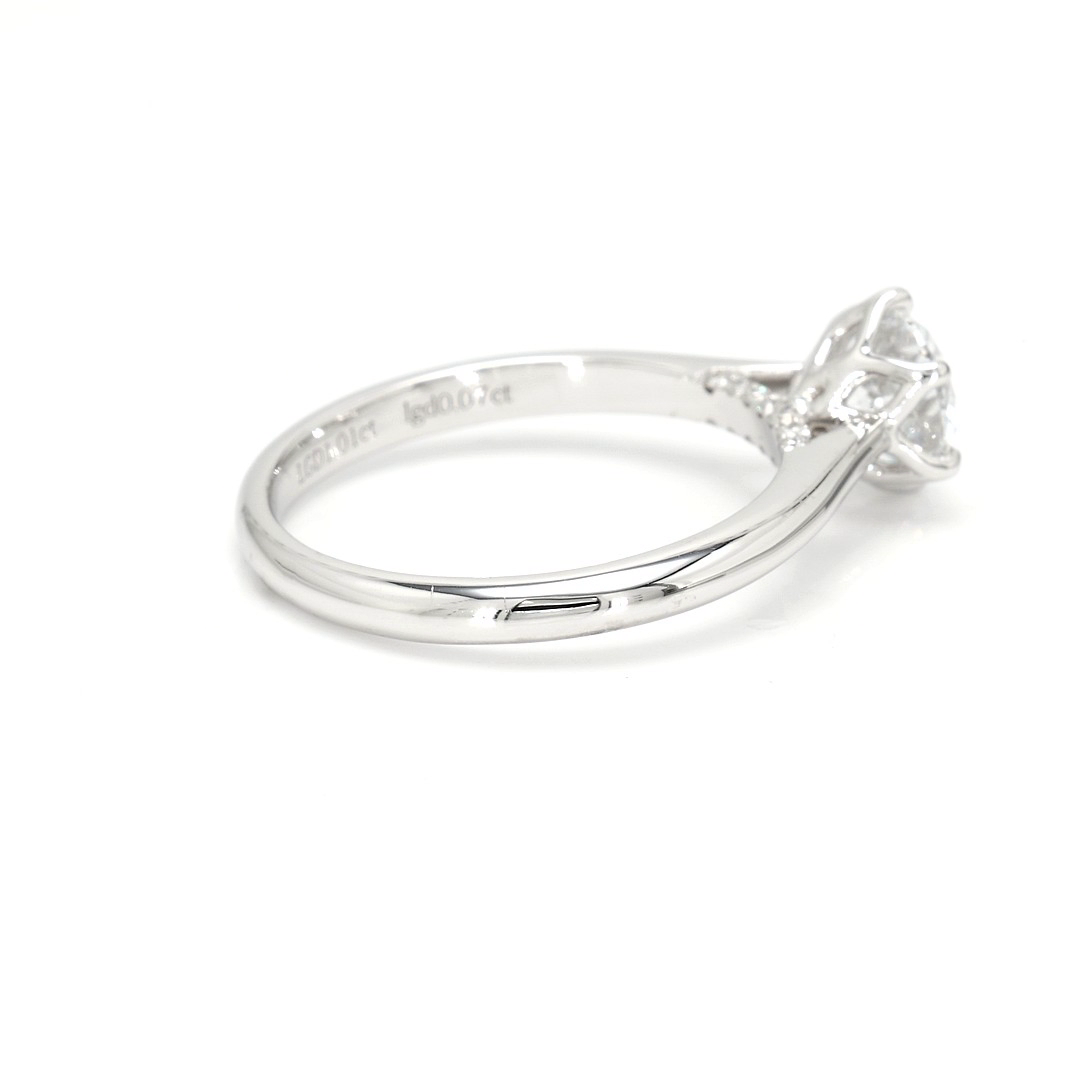 18K 1.01ct Round  Shaped Audrey Ring White Frame 18